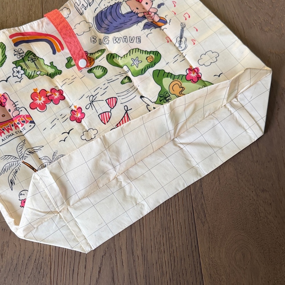 Hello Kitty Cream Hawaii Print Foldable Tote - Picture 3 of 5